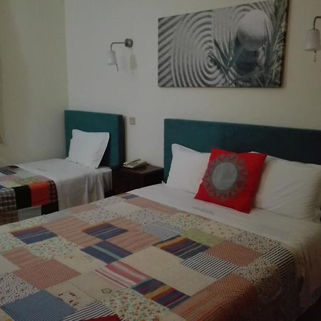 Hotel Kamanga Tomar Bilik gambar