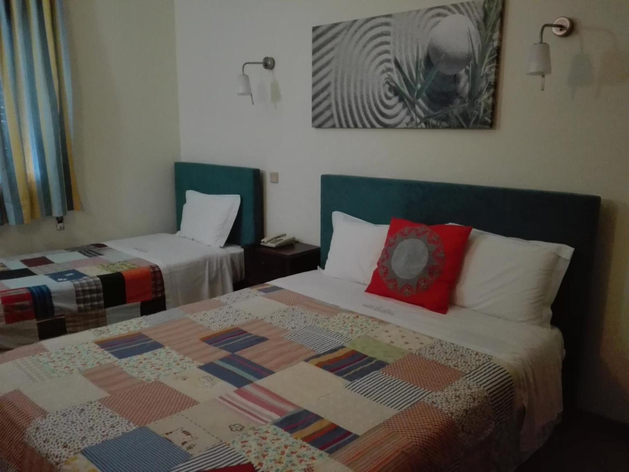 Hotel Kamanga Tomar Bilik gambar