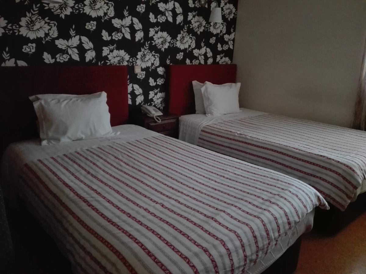 Hotel Kamanga Tomar Luaran gambar
